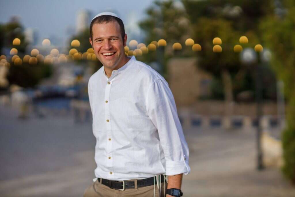 צבי יהודה דיקשטיין. | אליהו ינאי