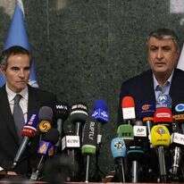 מסיבת עיתונאים של איראן וסבא"א, בחודש מרץ. | EPA מסיבת עיתונאים של איראן וסבא"א, בחודש מרץ. | EPA