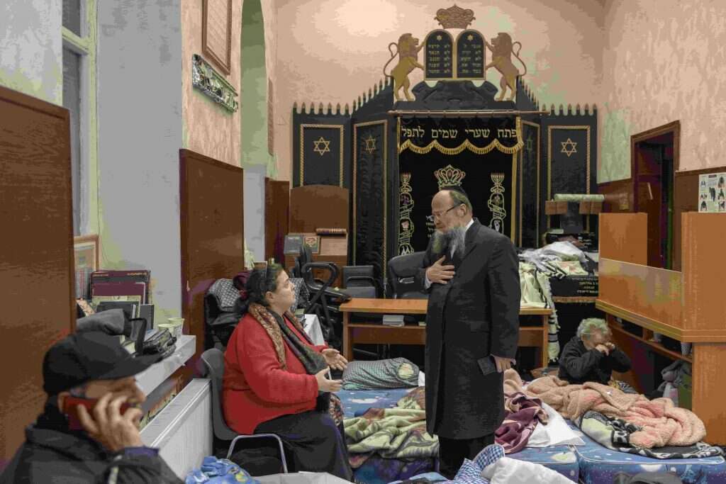 בית הכנסת של קישינב הפך למקלט עבור הנמלטים מההפצצות. | אבישג שאר ישוב עבור הקרן לידידות