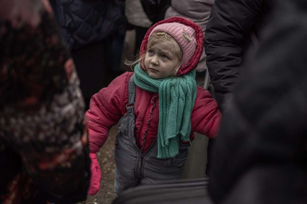 בתוך כל האפור, הצבע משתקף בילדים. | אבישג שאר ישוב עבור הקרן לידידות