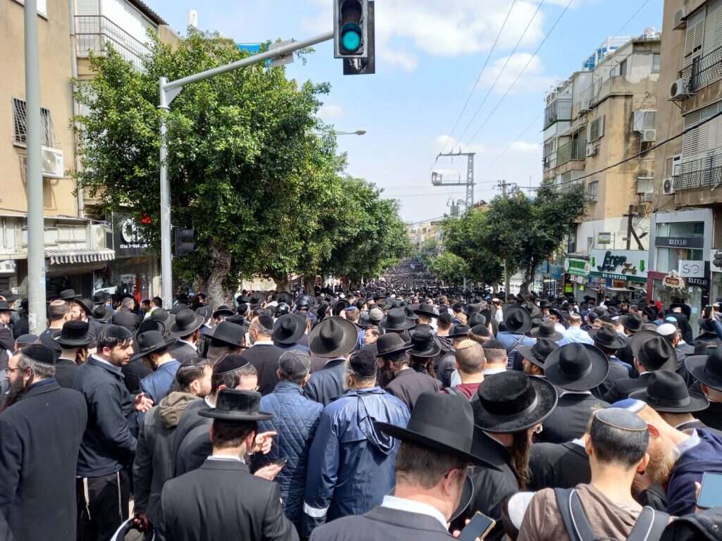 הלווית הרב קנייבסקי. | שילה פריד