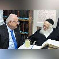הנשיא לשעבר ריבלין אצל הרב קנייבסקי. | תומר רייכמן