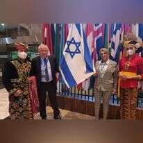 חברי הכנסת דיכטר ושפק באינדונזיה