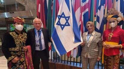 חברי הכנסת דיכטר ושפק באינדונזיה חברי הכנסת דיכטר ושפק באינדונזיה