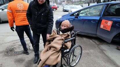 בדרך לישראל. | EPA בדרך לישראל. | EPA