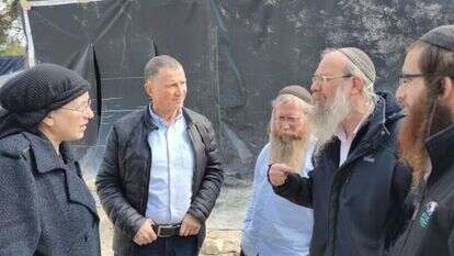 סטרוק ואדלשטיין בחומש. | יצחק ויס