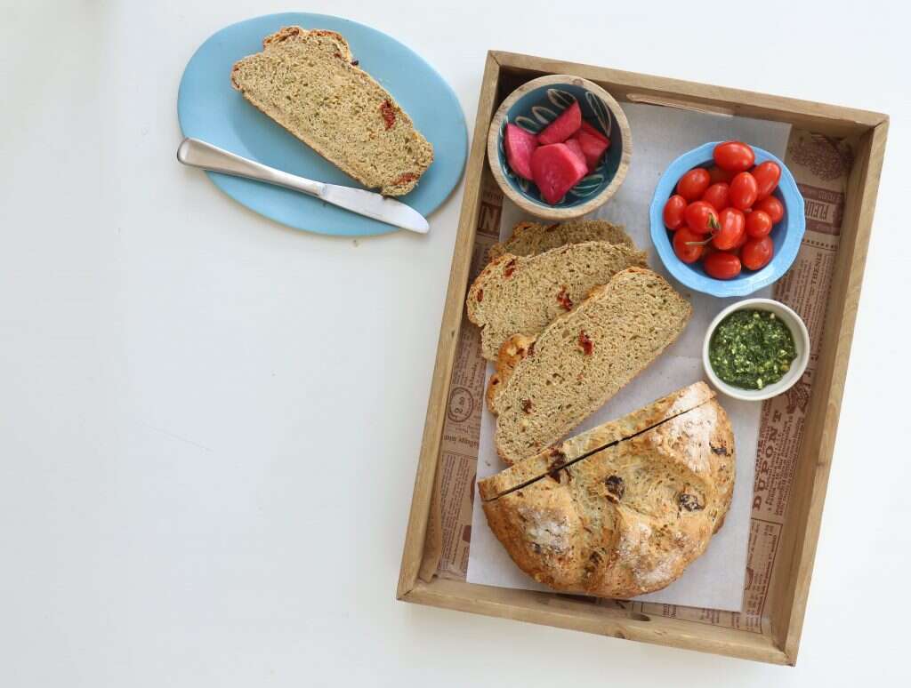 לחם סודה פסטו ועגבניות. | אפרת ליכטנשטט לחם סודה פסטו ועגבניות. | אפרת ליכטנשטט