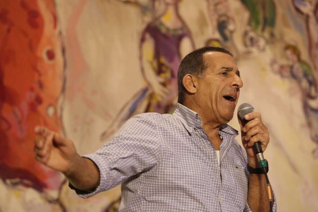 אביהו מדינה באירוע הדלקת נר חנוכה באולם שאגאל בכנסת. 2016. | דוברות הכנסת, נועם ריבקין פנטון