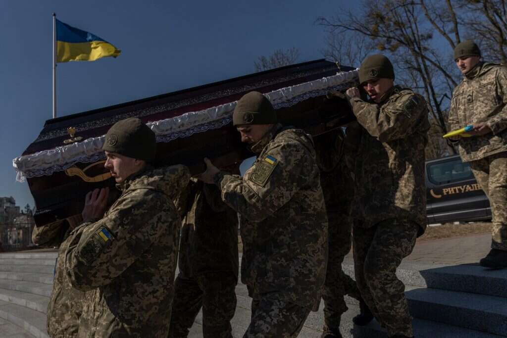 הלוויית קצין אוקראיני בלבוב. | אריק מרמור הלוויית קצין אוקראיני בלבוב. | אריק מרמור