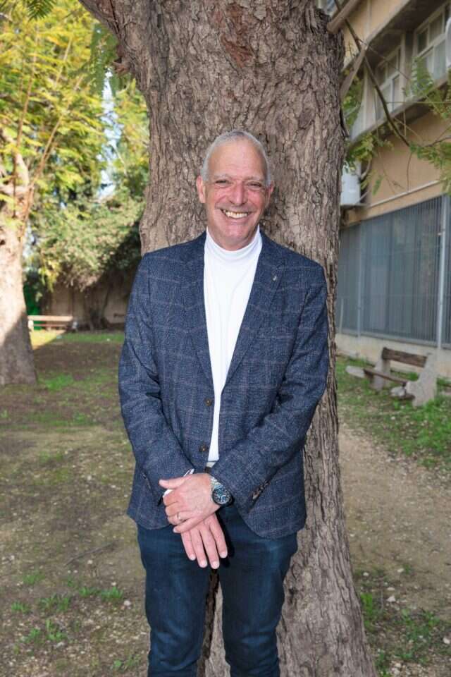 חיים בדש, מנהל תיכון יהוד. | נועה סלטי חיים בדש, מנהל תיכון יהוד. | נועה סלטי