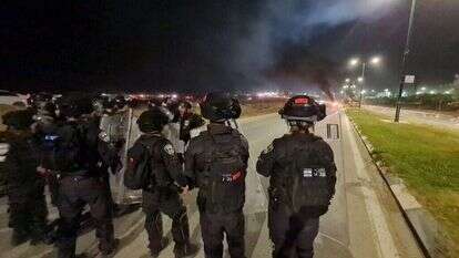 שוטרי מג"ב בדרום, בזמן פרעות "שומר החומות". | דוברות המשטרה שוטרי מג"ב בדרום, בזמן פרעות "שומר החומות". | דוברות המשטרה