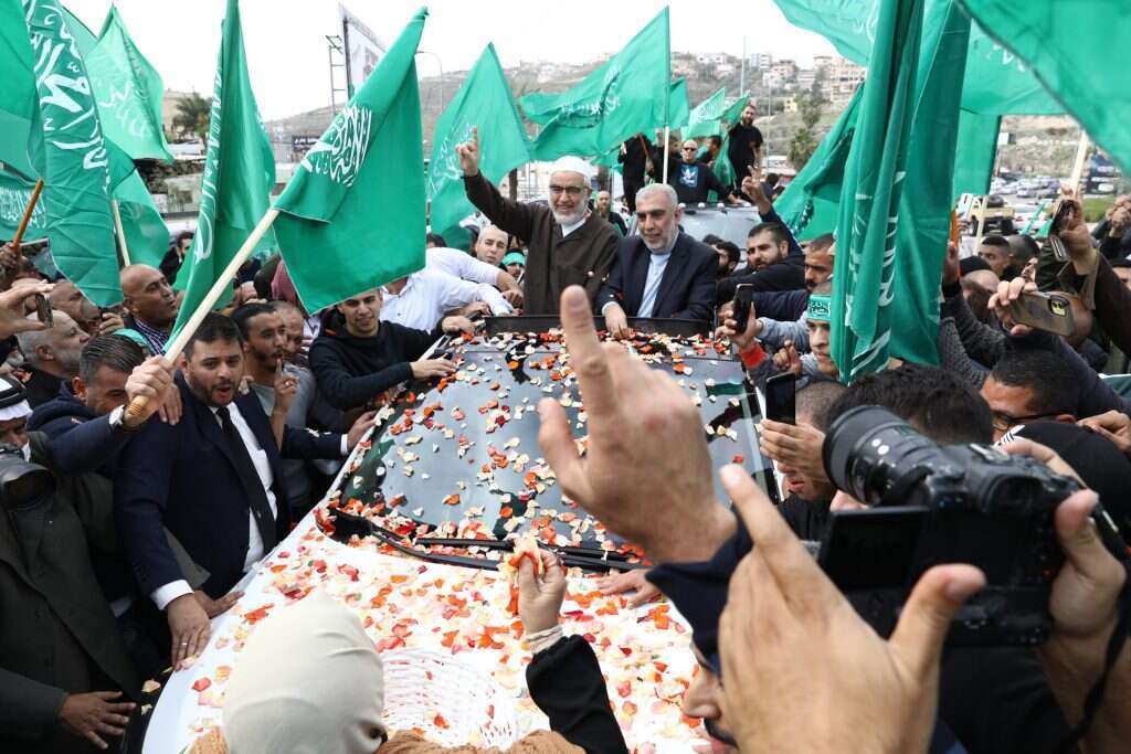 חגיגה בעיר לאחר שחרור ראאד סלאח מהכלא, בשנה שעברה | מישל דוט קום