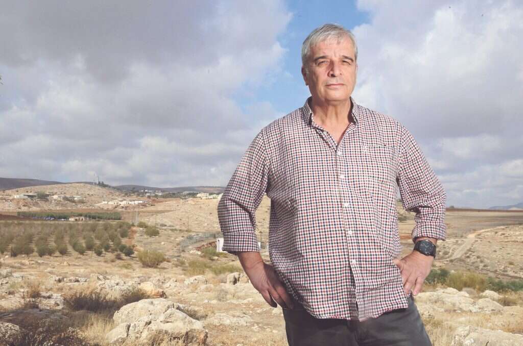 רואה. | מרים צחי