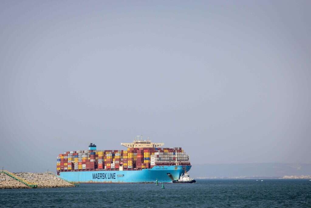 אוניית מכולות מול חופי ישראל. | אריק סולטן