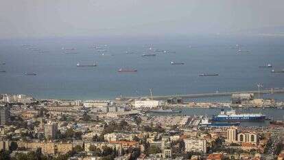 אוניות ממתינות במפרץ חיפה, השבוע. | אריק סולטן