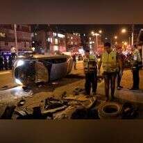 מכונית הפוכה ואנשי זק"א ומז"פ בזירת פיגוע הירי בבני־ברק, | AFP מכונית הפוכה ואנשי זק"א ומז"פ בזירת פיגוע הירי בבני־ברק, | AFP