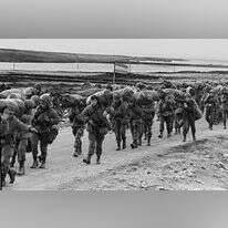 חיילי ארגנטינה בפלישה לפוקלנד, אפריל 1982 | AFP חיילי ארגנטינה בפלישה לפוקלנד, אפריל 1982 | AFP