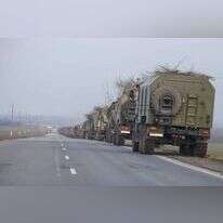 שיירה רוסית "בהסוואה טבעית" בדרך לאוקראינה. | גטי אימג'ס