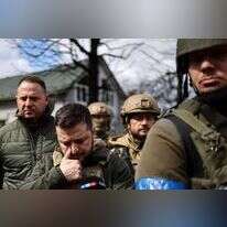 נשיא אוקראינה וולודימיר זלנסקי מסייר בבוצ'ה אחרי הנסיגה הרוסית. | AFP