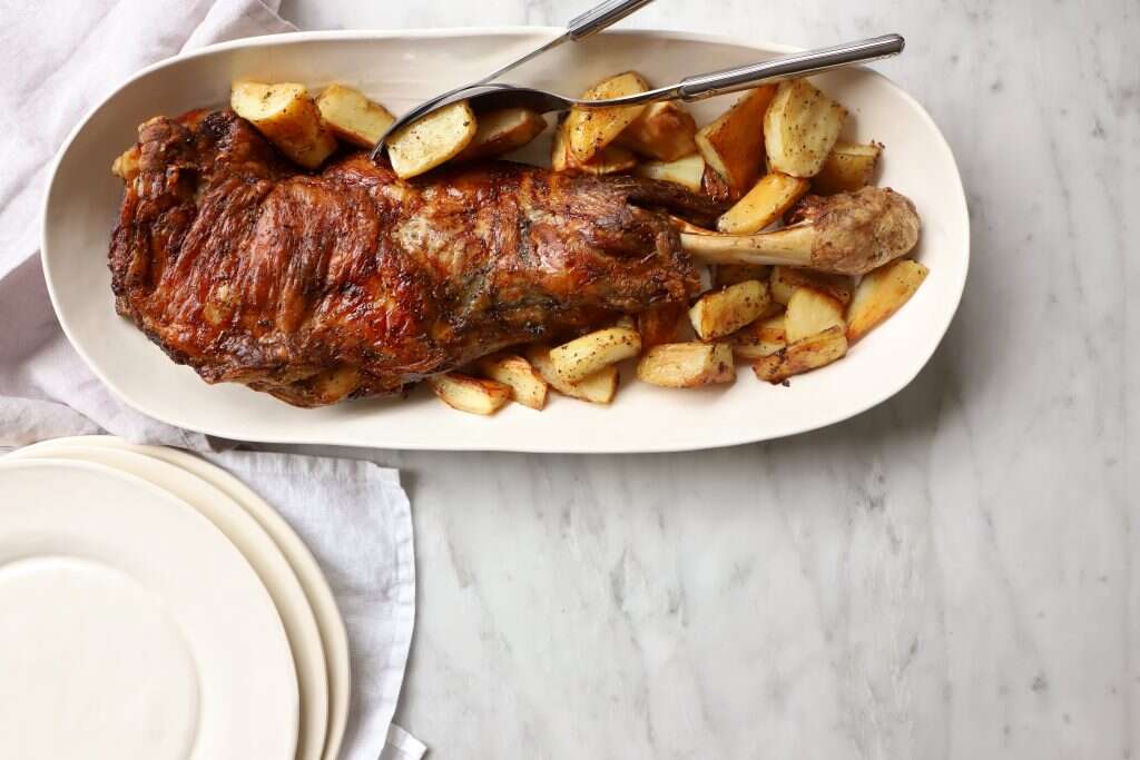 כתף טלה בסגנון יווני קלפטיקו. | אפרת ליכטנשטט