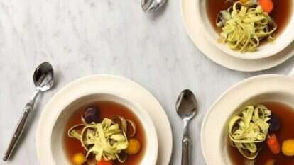 מרק "עוף" טבעוני. | אפרת ליכטנשטט