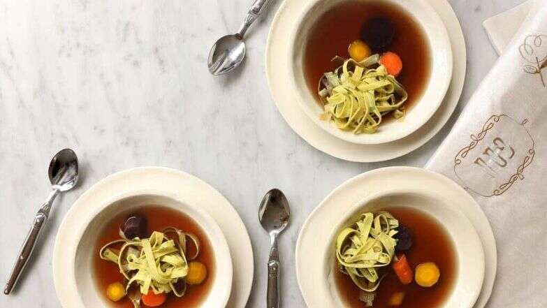 מרק "עוף" טבעוני. | אפרת ליכטנשטט