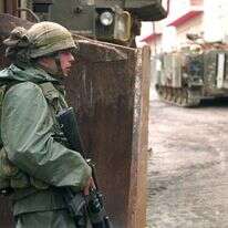 חייל צה"ל ברמאללה במהלך מבצע חומת מגן, מרץ 2002. | יואב גוטרמן, לע"מ