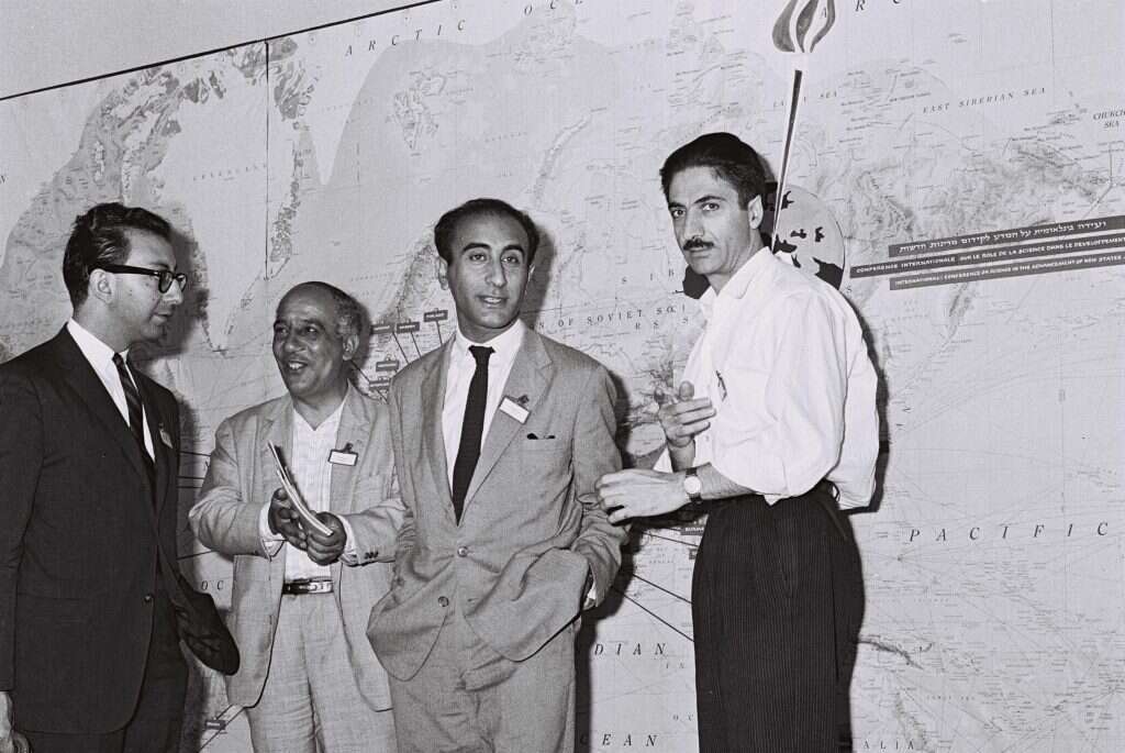 הקשרים ההדוקים נקטעו עם נפילת השאה. משלחת איראנית לוועידה מדעית שהתקיימה בישראל, 1960. | פריץ כהן, לע"מ