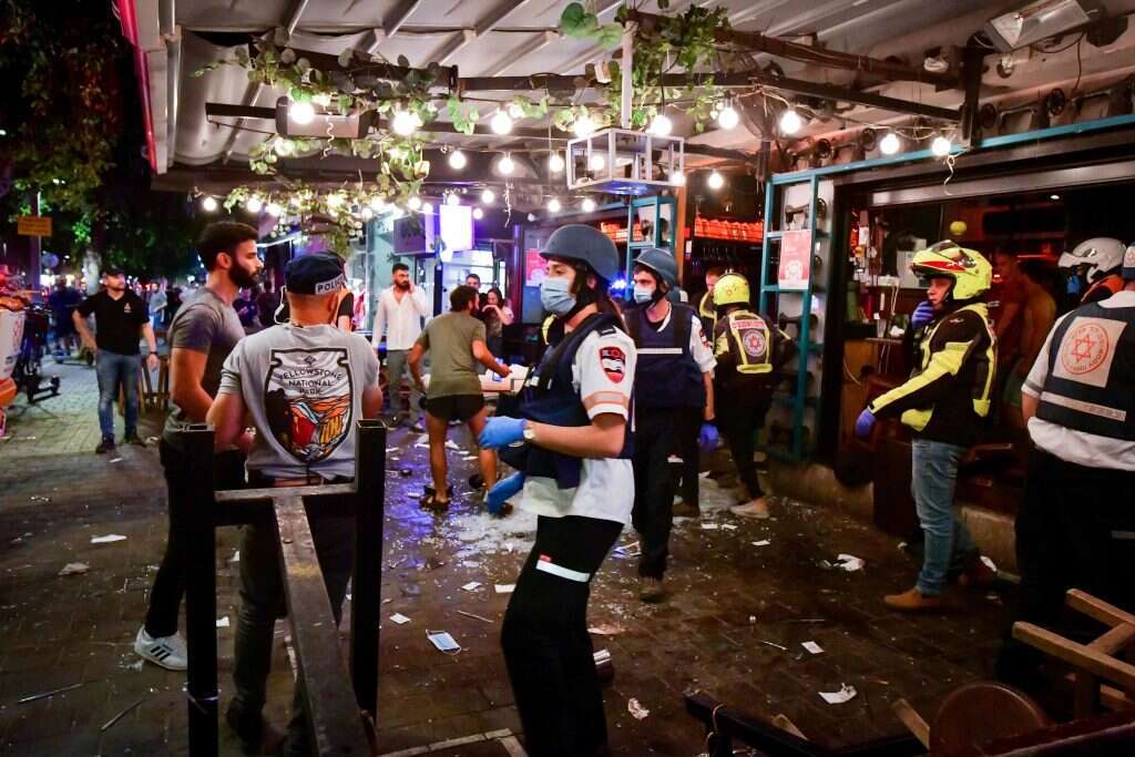 זירת הפיגוע בתל אביב, הלילה. | אבשלום ששוני פלאש90 זירת הפיגוע בתל אביב, הלילה. | אבשלום ששוני פלאש90