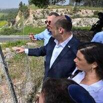 ראש הממשלה נפתלי בנט ושרת הפנים איילת שקד בסיור בחריש, אתמול. | קובי גדעון/ לע"מ