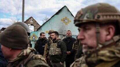 נשיא אוקראינה זלנסקי בביקור בבוצ'ה, השבוע. | AFP