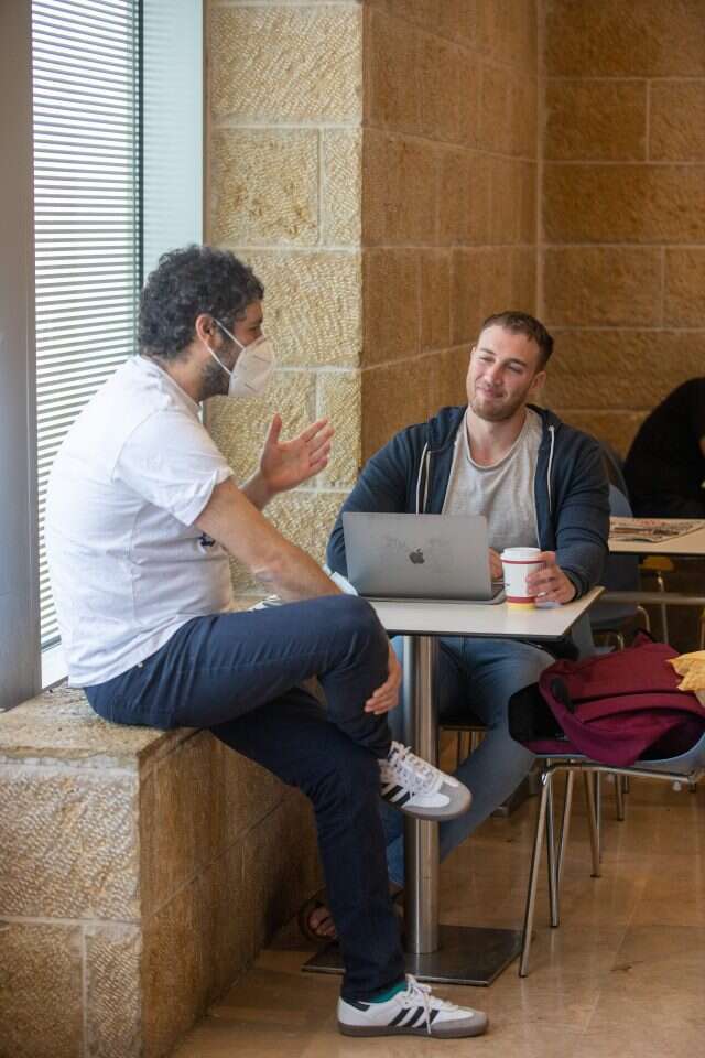 אורי. | יוסי אלוני אורי. | יוסי אלוני