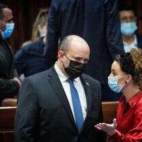 ח"כ עידית סילמן וראש הממשלה נפתלי בנט במליאת הכנסת. | יונתן זינדל/פלאש90