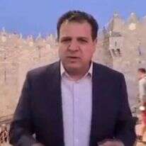 איימן עודה בסרטון הסתה על רקע שער שכם. | מסך