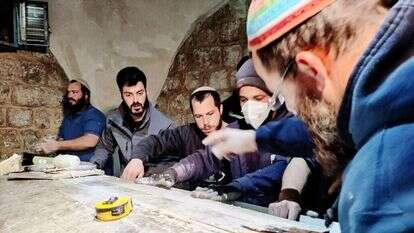 משפצים את קבר יוסף. | הודיה כריש חזוני