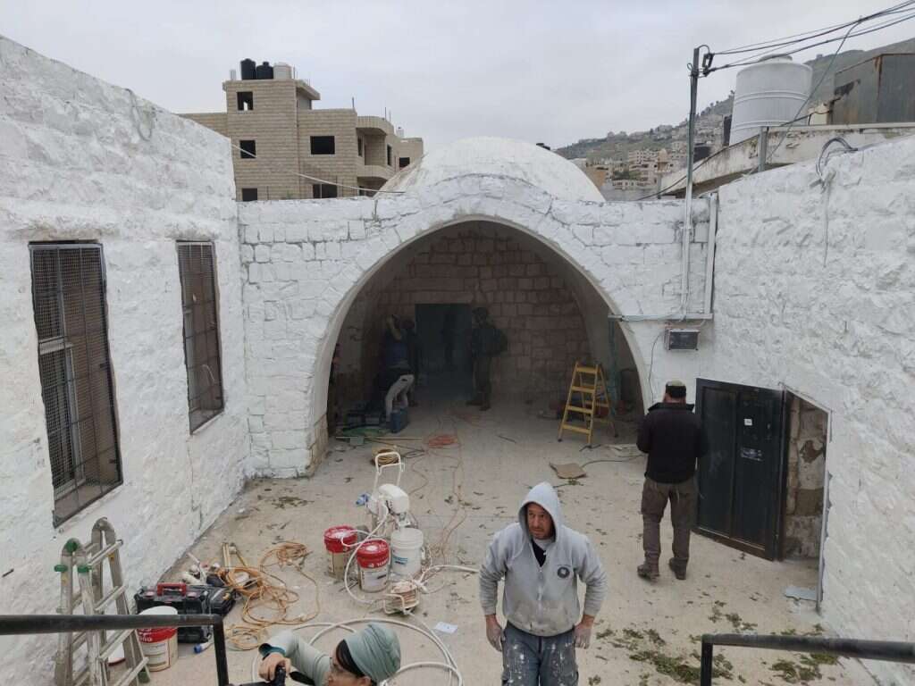 מתחם הקבר צבוע מחדש. | הודיה כריש חזוני