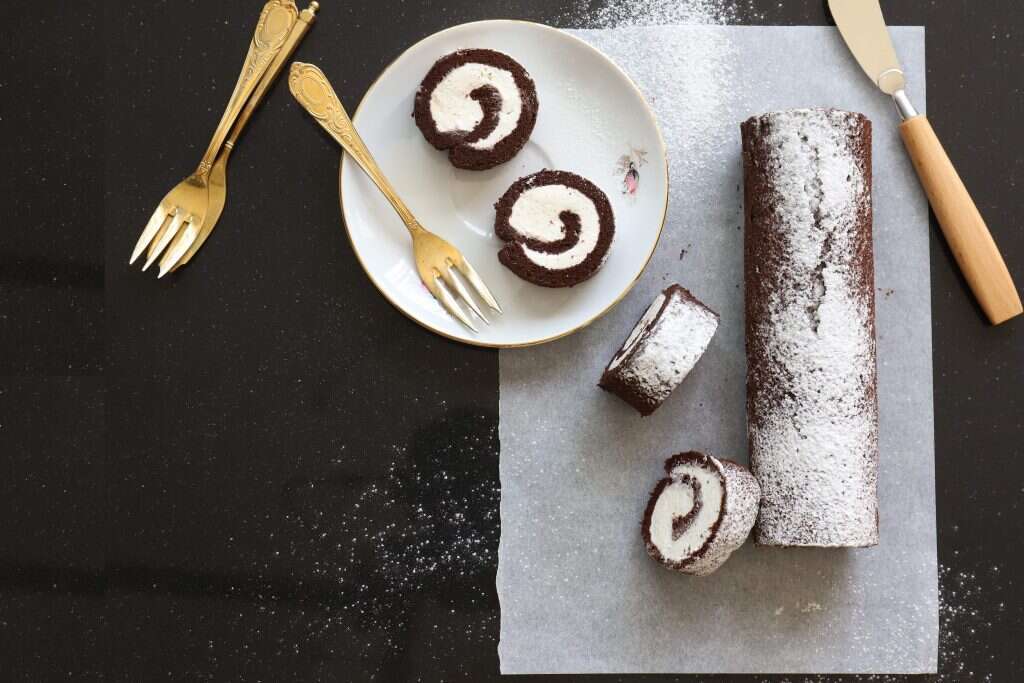 רולדת שוקולד וקצפת. | אפרת ליכטנשטט