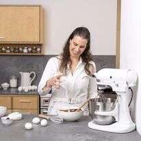 נטלי לוין. | אבישג שאר-ישוב