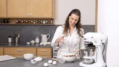 נטלי לוין. | אבישג שאר-ישוב