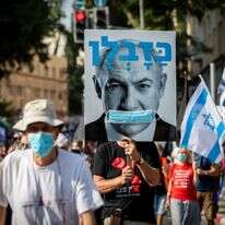אין הבדל בין "הימין המתלהם" ו"השמאל המתורבת". מחאה נגד נתניהו בבלפור. | יונתן זינדל - פלאש 90 אין הבדל בין "הימין המתלהם" ו"השמאל המתורבת". מחאה נגד נתניהו בבלפור. | יונתן זינדל - פלאש 90