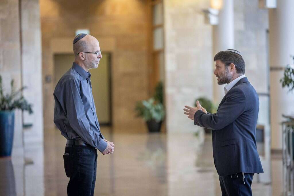 בצלאל סמוטריץ' מתראיין לחגי סגל במקור ראשון. | יונתן זינדל/פלאש90