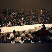 ילדי חב"ד ניגשים אל הרבי בהתוועדות. | Levi Freidin, JEM