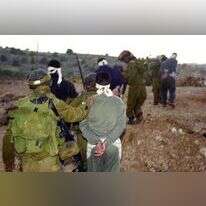 חיילים מובילים עצורים פלסטינים במהלך המבצע. | דובר צה"ל