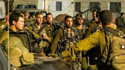 לוחי צה"ל לפני היציאה למבצע המעצרים בגוש עציון. | דובר צה"ל