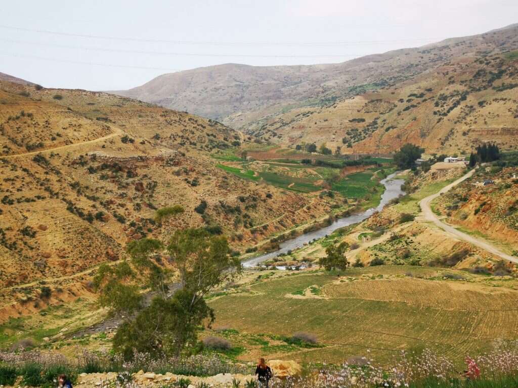 מעבר יבוק. | לבנה שלוי