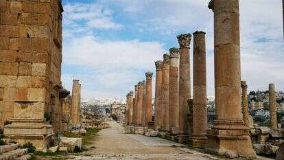 השתמרה מהתקופה הרומית. ג'רש. | לבנה שלוי השתמרה מהתקופה הרומית. ג'רש. | לבנה שלוי