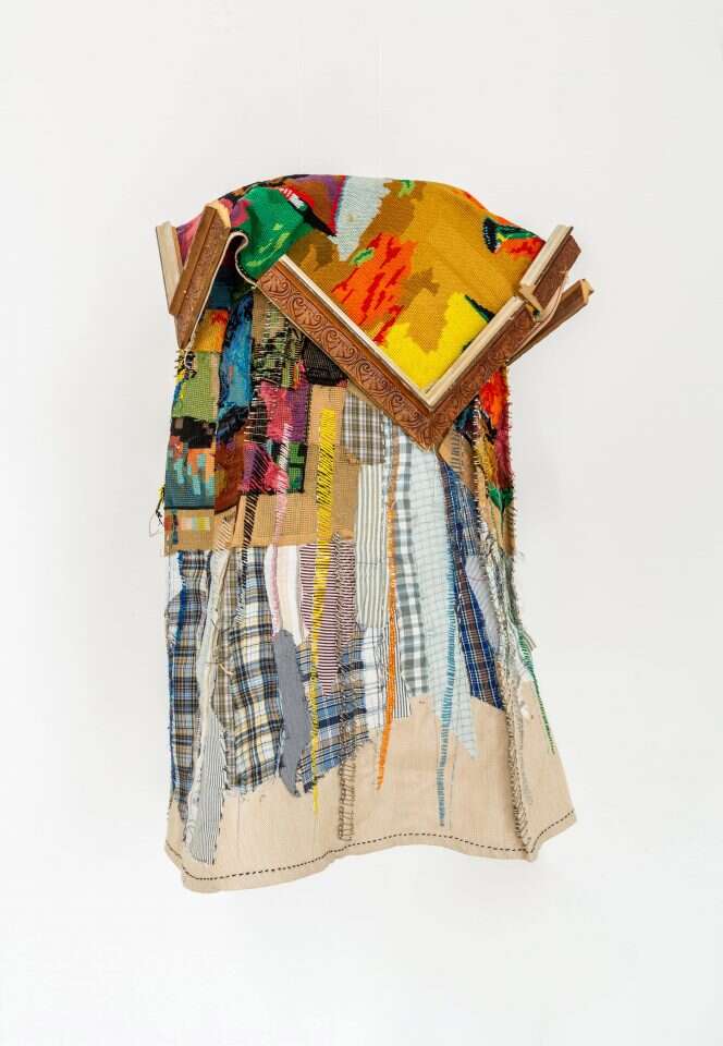 דורון זאבי, מעיל תמונת הגובלין של אימא, טכניקה מעורבת, 2015. | שגיא מורן דורון זאבי, מעיל תמונת הגובלין של אימא, טכניקה מעורבת, 2015. | שגיא מורן