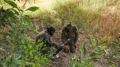 מחבלי הג'יהאד האסלאמי הפלסטיני מכינים מרגמה לשיגור בעזה. | AFP