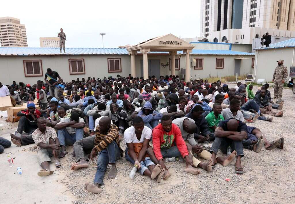 מהגרים אפריקנים שנעצרו בטריפולי. | AFP
