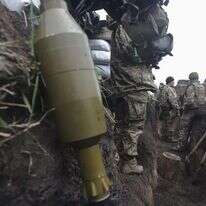 כוחות אוקראינים בשוחות בדונבאס. | EPA